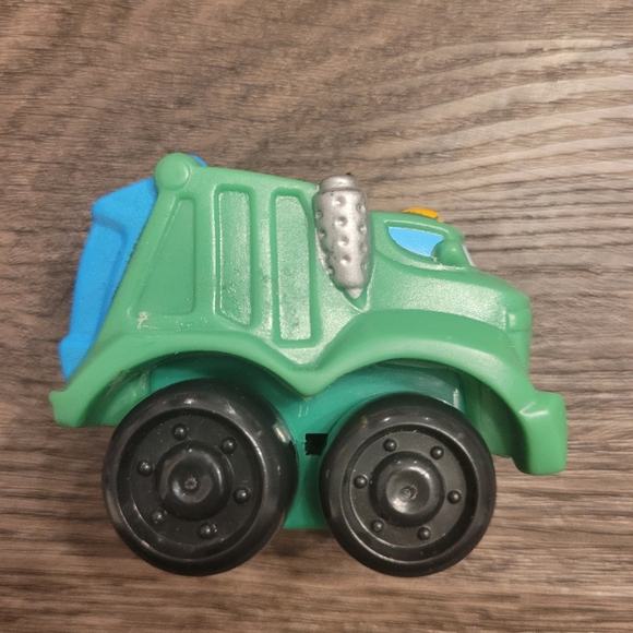 Tonka Chuck & Friends - Rowdy the Green Garbage Truck Toy 2" - Picture 4 of 7